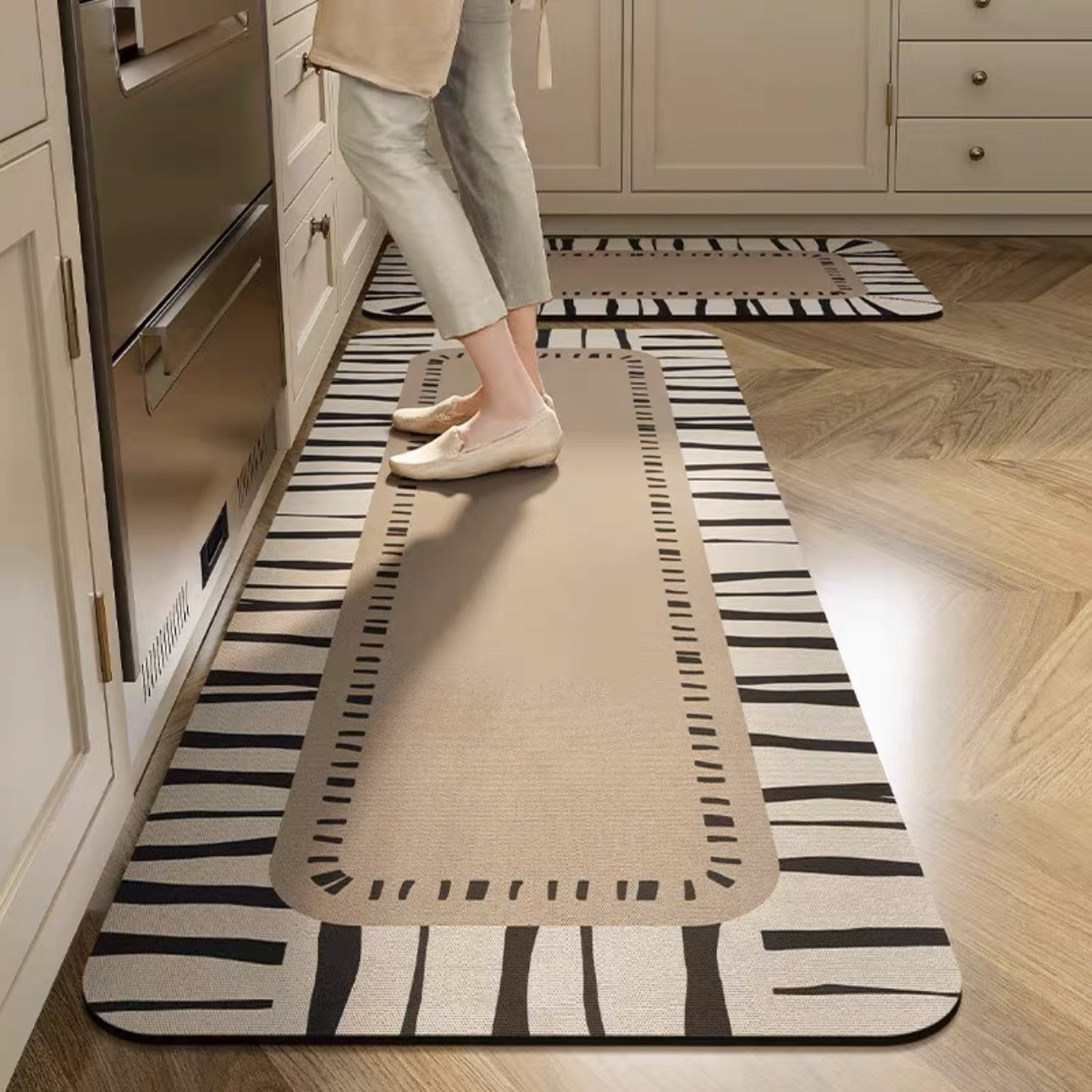 💥【Kupi 1, dobiješ 1 gratis】【40*60 + 40*120cm】Protuklizna prostirka za kuhinju i kupaonicu – brzo upijanje vode, mekana i udobna